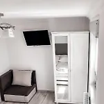 Wiejska 21